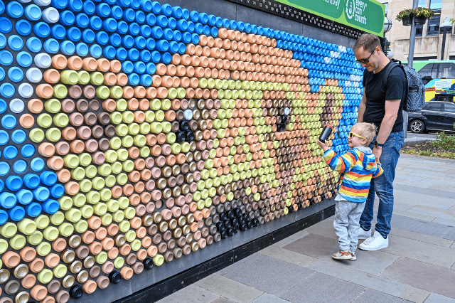 PixelCan: A giant polar bear featuring recycled aluminium cans adorns the street of Bristol