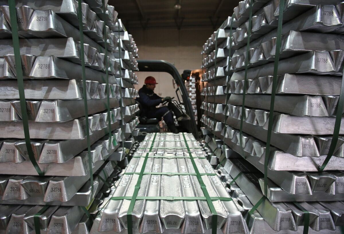Despite Russian aluminium stocks growing to 65%, total LME warrant inventories decline in July