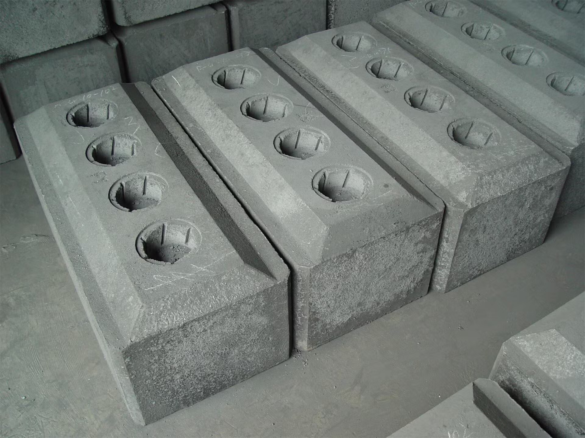 China's prebaked anode production slightly declined in December 2024, overall demand remained stable