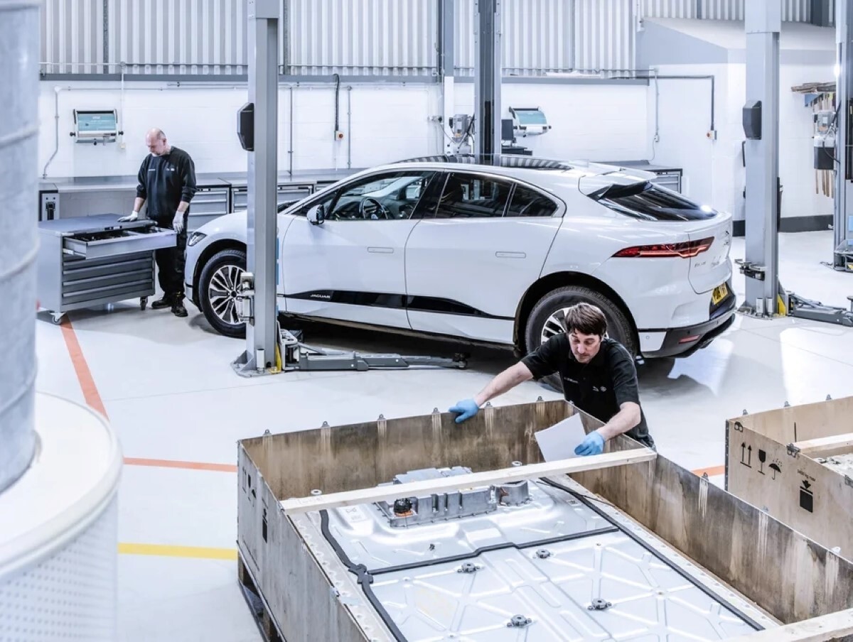 Meet JLR’s new aluminium skin featuring 85% recycled content & 95% more energy efficiency