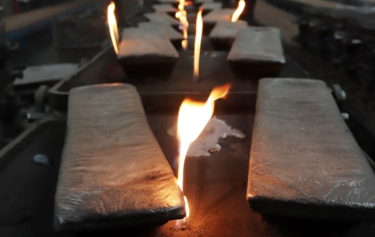 Sentiment boost from easing overseas trade frictions coupled with significant destocking trend makes aluminium price uptrend more clear