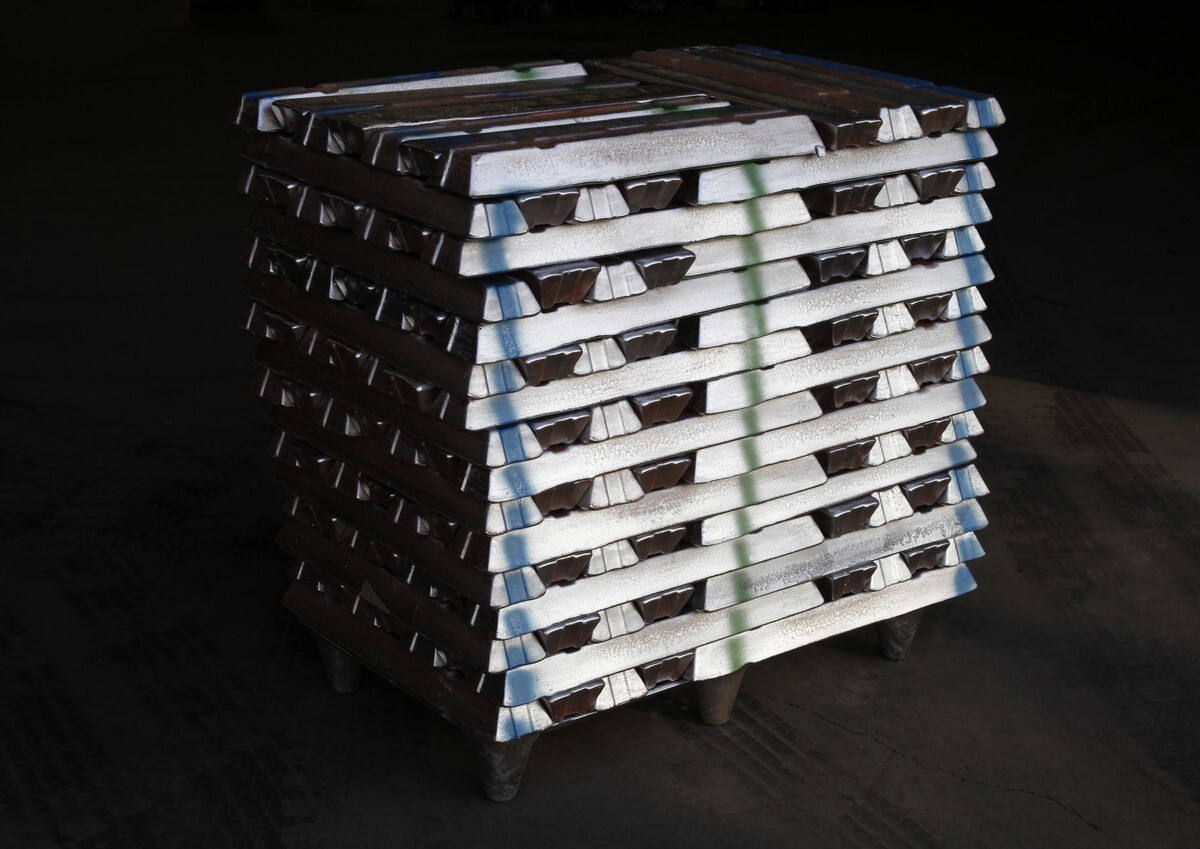 US once again wielded the tariff stick, accelerating domestic inventory destocking and leading to range-bound consolidation of SHFE aluminum