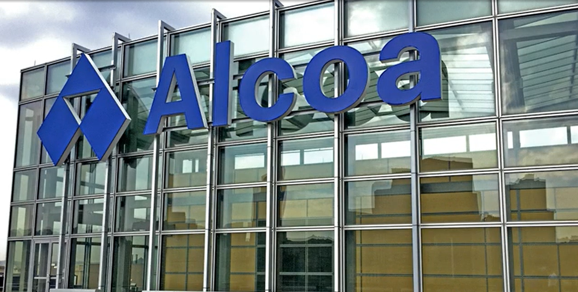 Alcoa under review! Tariffs, power outage, and delayed restart cloud Q3 outlook, despite steady Q2 orders