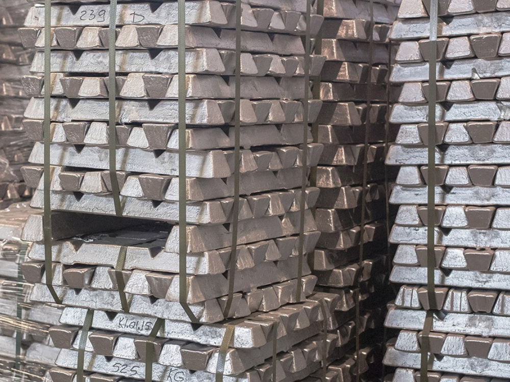 The most-traded SHFE aluminium contract approached the critical level of 20,000, with processing fees under pressure, pulling back amidst generally sluggish trading volume