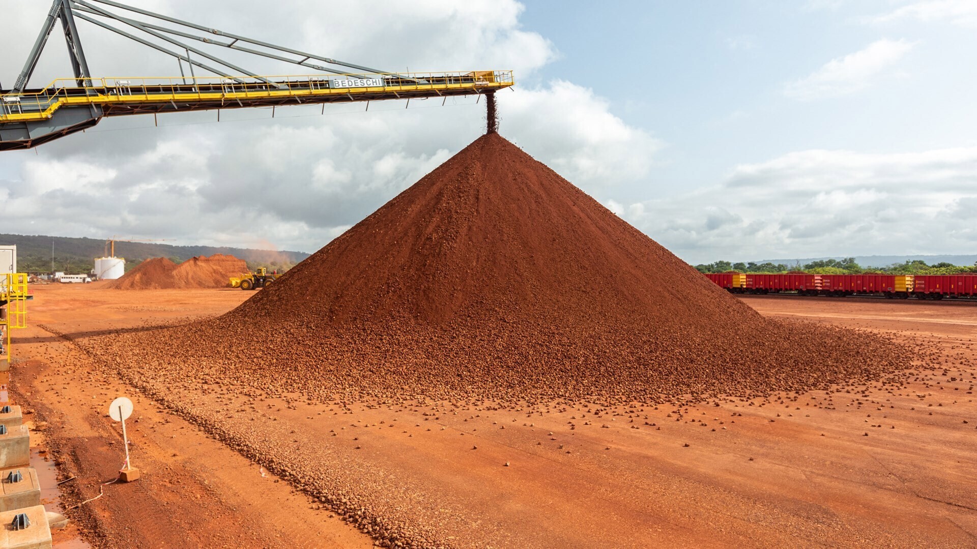 Why is Guinea revoking bauxite mining licences or withdrawing concessions? Is this course correction or disruption ahead? 