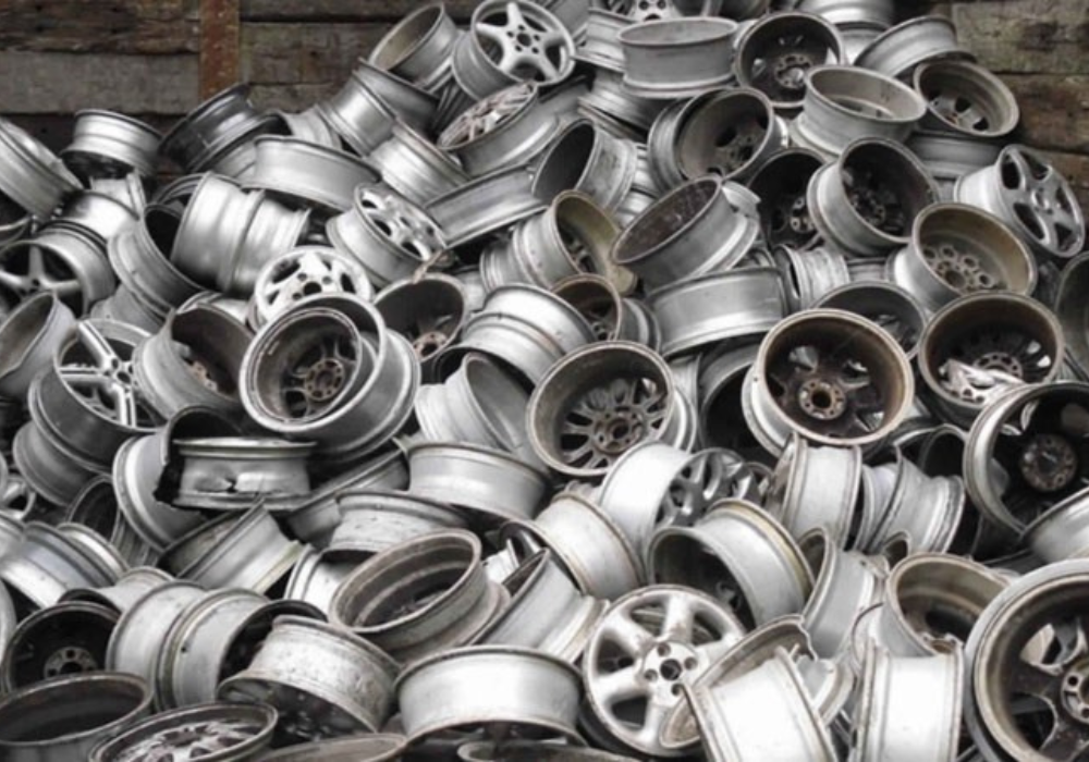 The centre of overnight cast aluminium alloy prices moved up again, with sluggish spot cargo transactions