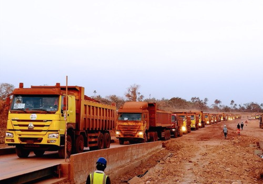 Guinea's bauxite Q1’25 exports up 39% amid licence cancellations. China leads in demand!