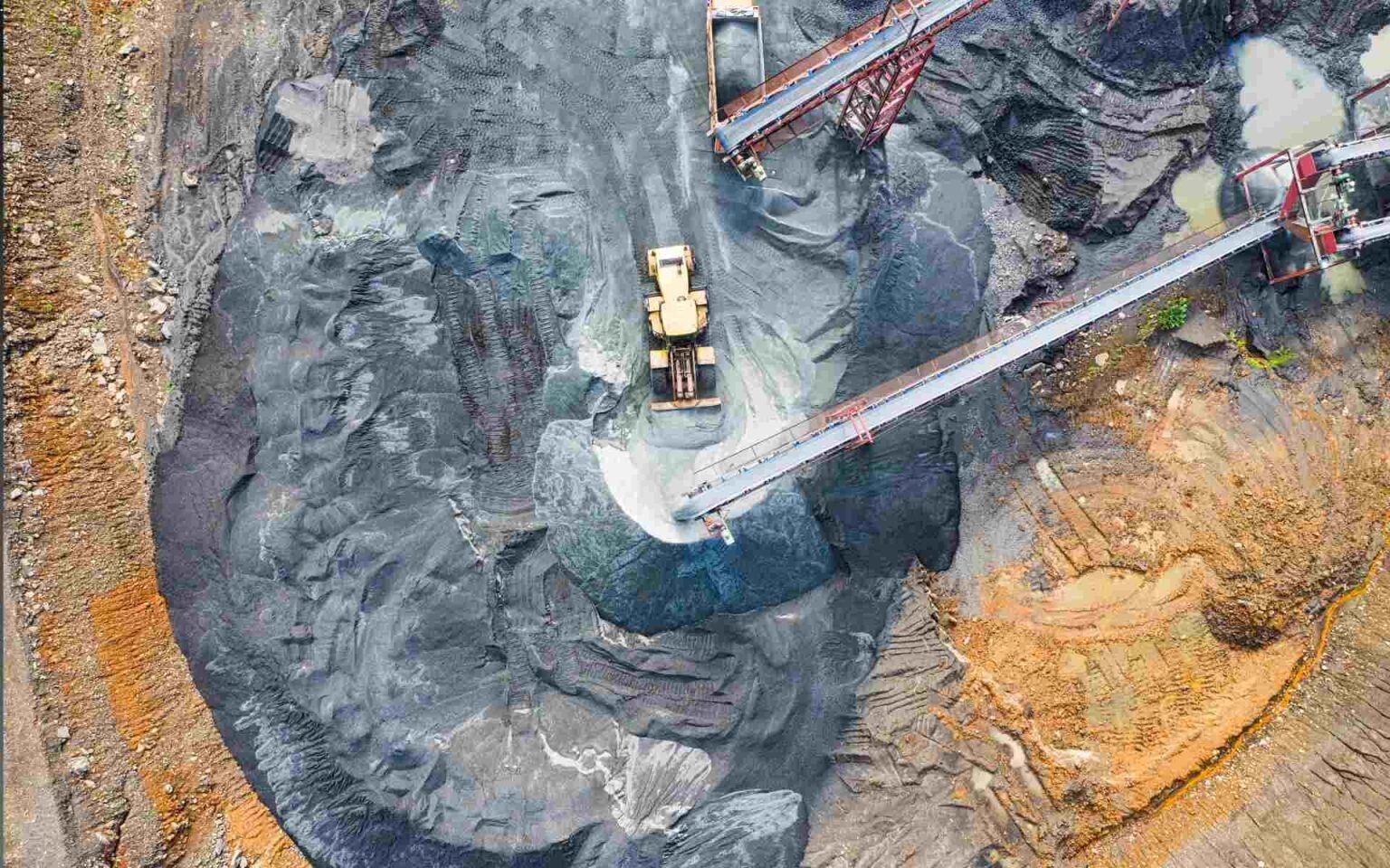 Guinea mandates 50% of bauxite exports to use domestic shipping