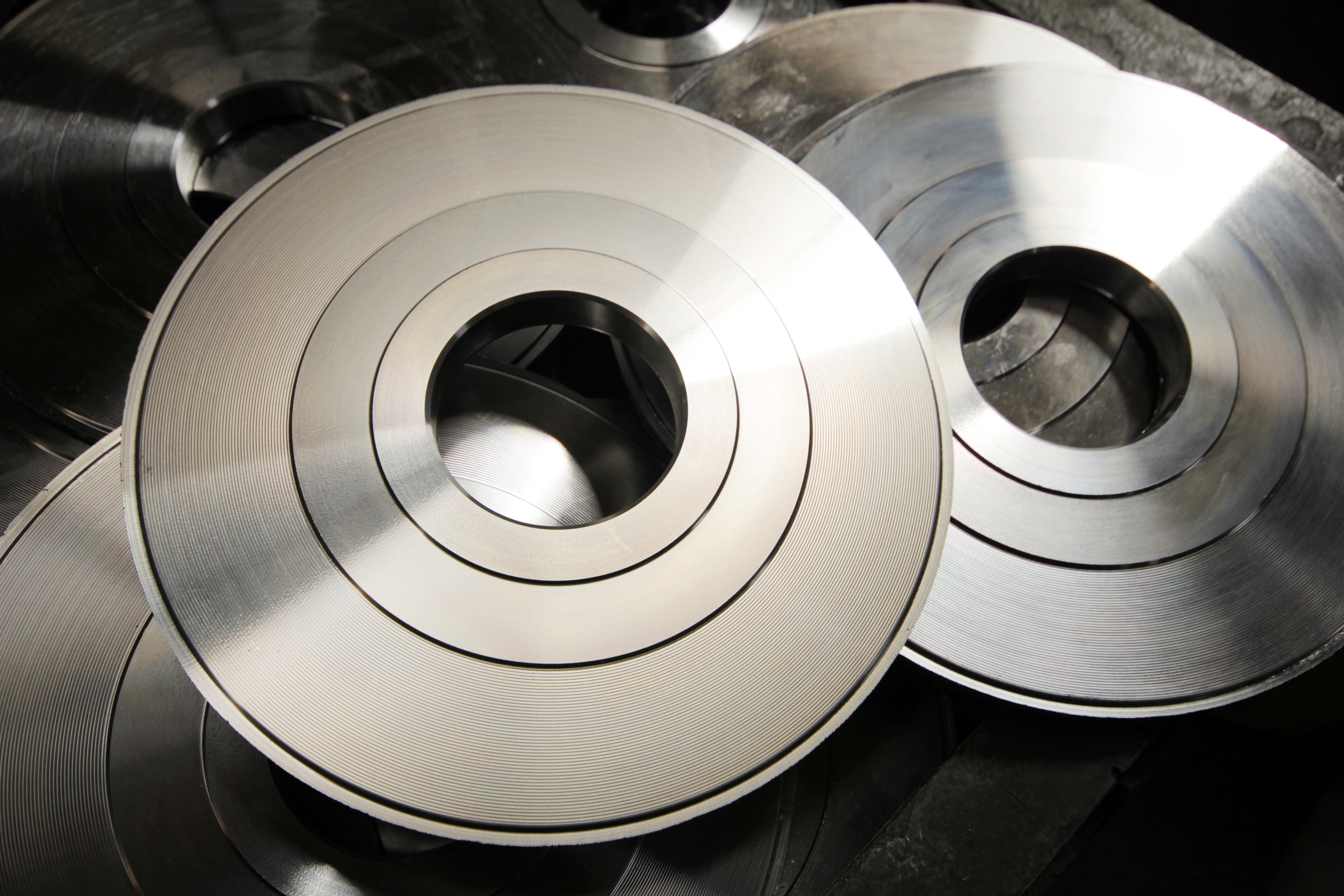 Continuous pressure from goods in transit, coupled with weak outflows from warehouses, gradually erodes the advantage of low domestic inventory of aluminum ingots