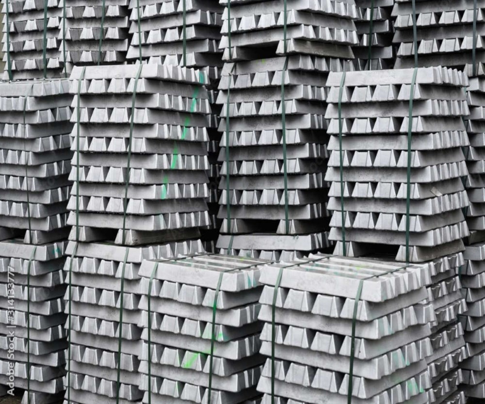 Aluminium holds firm at USD 2,818/t as inventory slips 0.33%