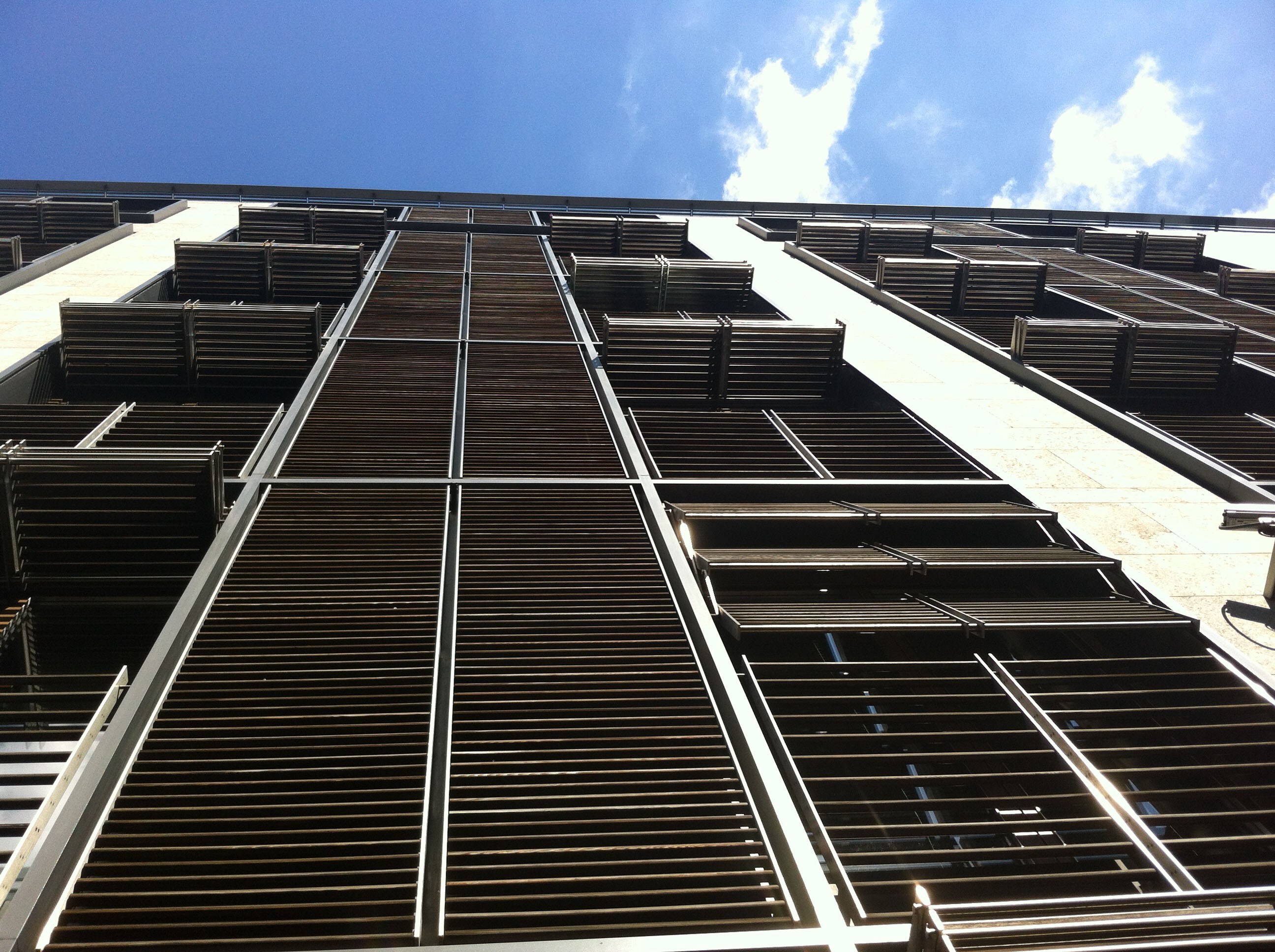 Inage of VIVA launches 0.7mm aluminium louver system