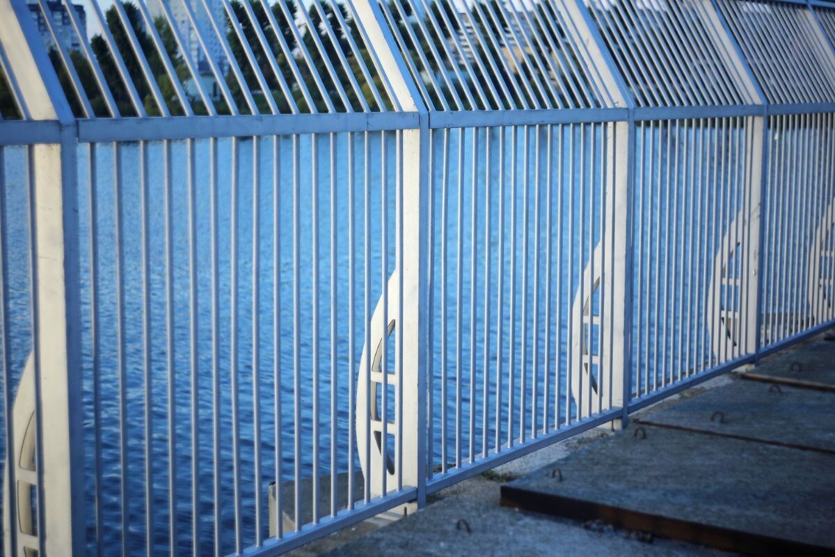 Aluminium pool fencing