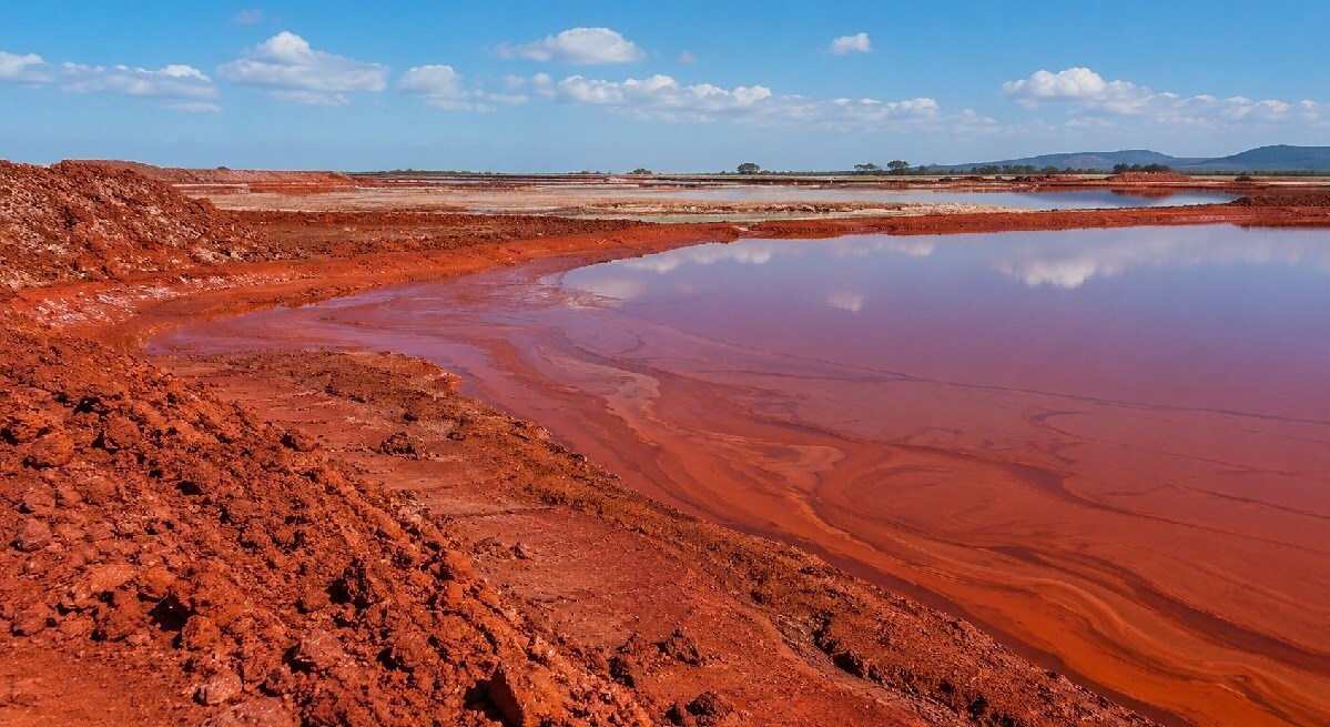 Ukraine considers using red sludge from Mykolaiv alumina plant in roads after Korea pilot tests