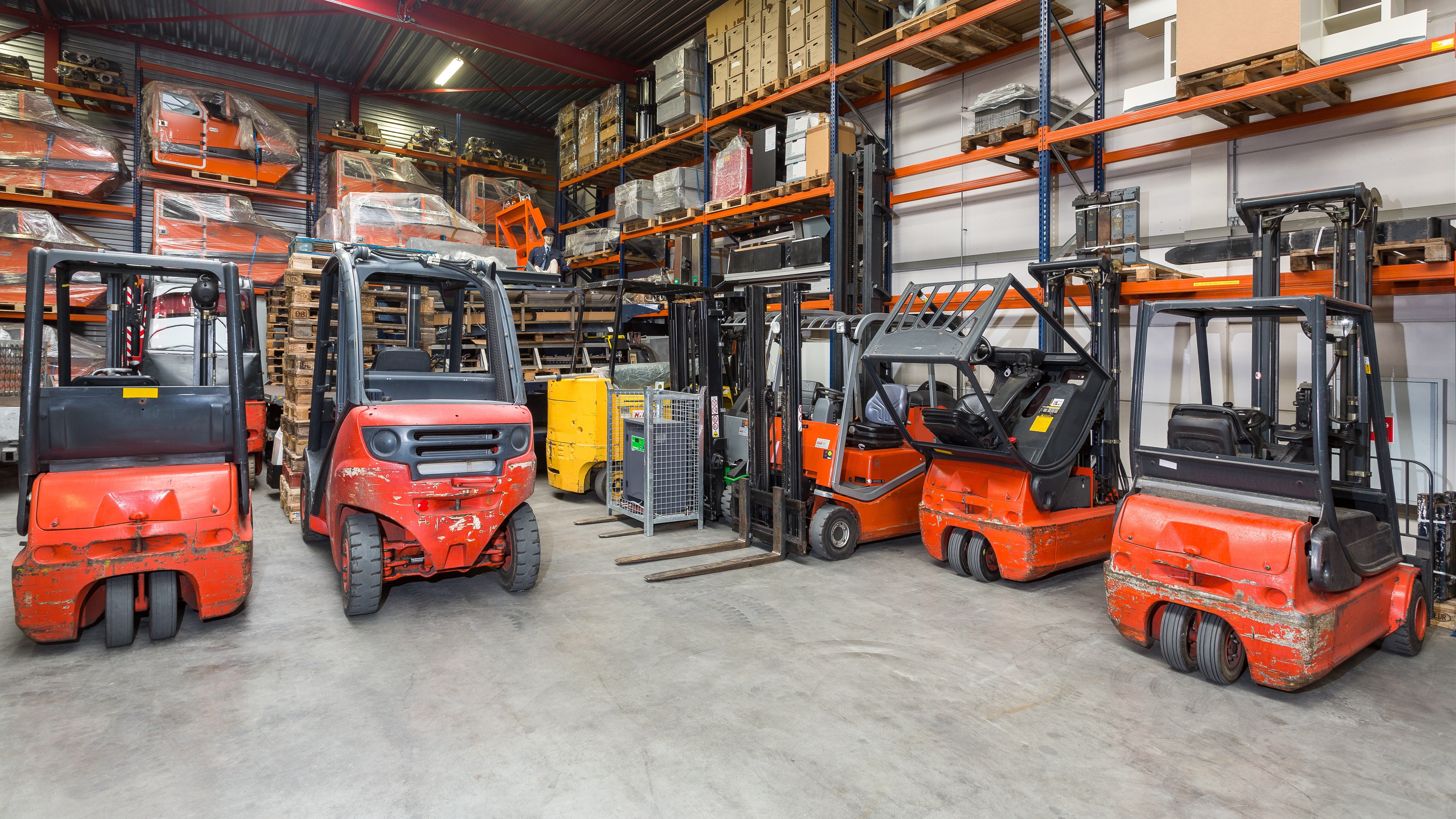 forklift, a crucial machinery for aluminium industry