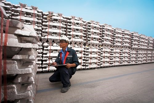 Japan aluminium stocks rose 0.9% in November